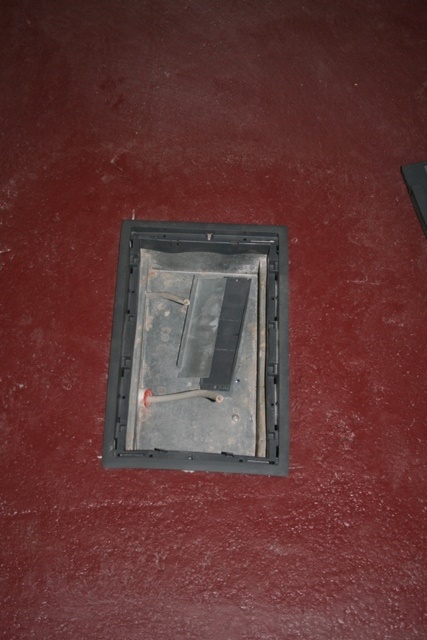 Floor electrical box